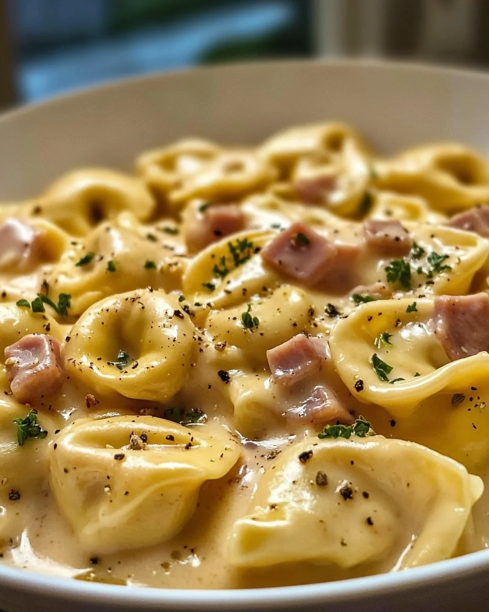 Cremige Tortellini mit Schinken-Käse-Sauce: Schnell & Lecker!